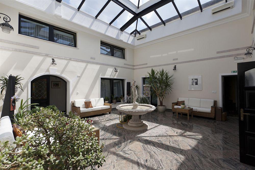 Minka Aparthotel 3*
